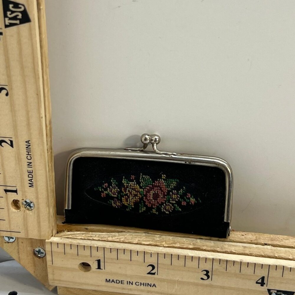 Women's Vintage Manicure Set Floral Needlepoint Kiss Lock Travel Case Grooming
